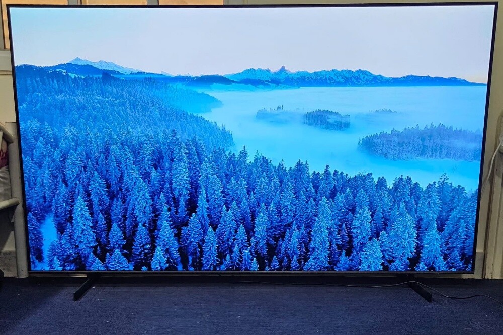 SAMSUNG 85 INCH UHD 4K SMART TV - 4