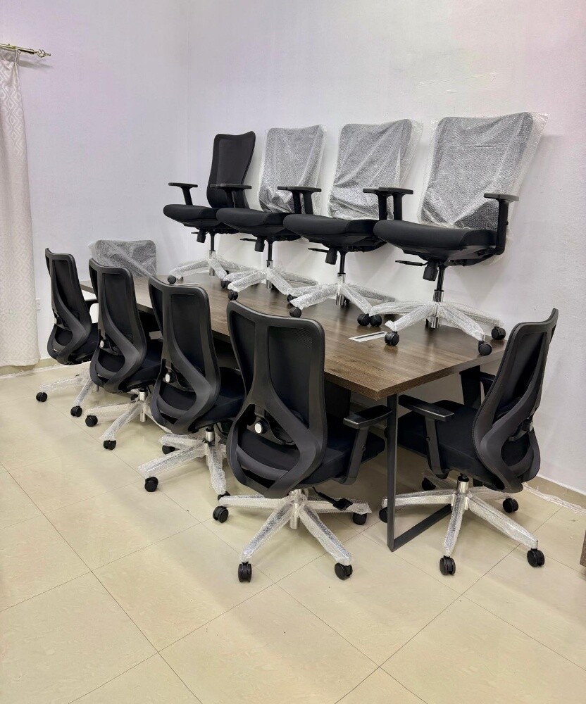 selling Herman Miller Aeron Chair - 5