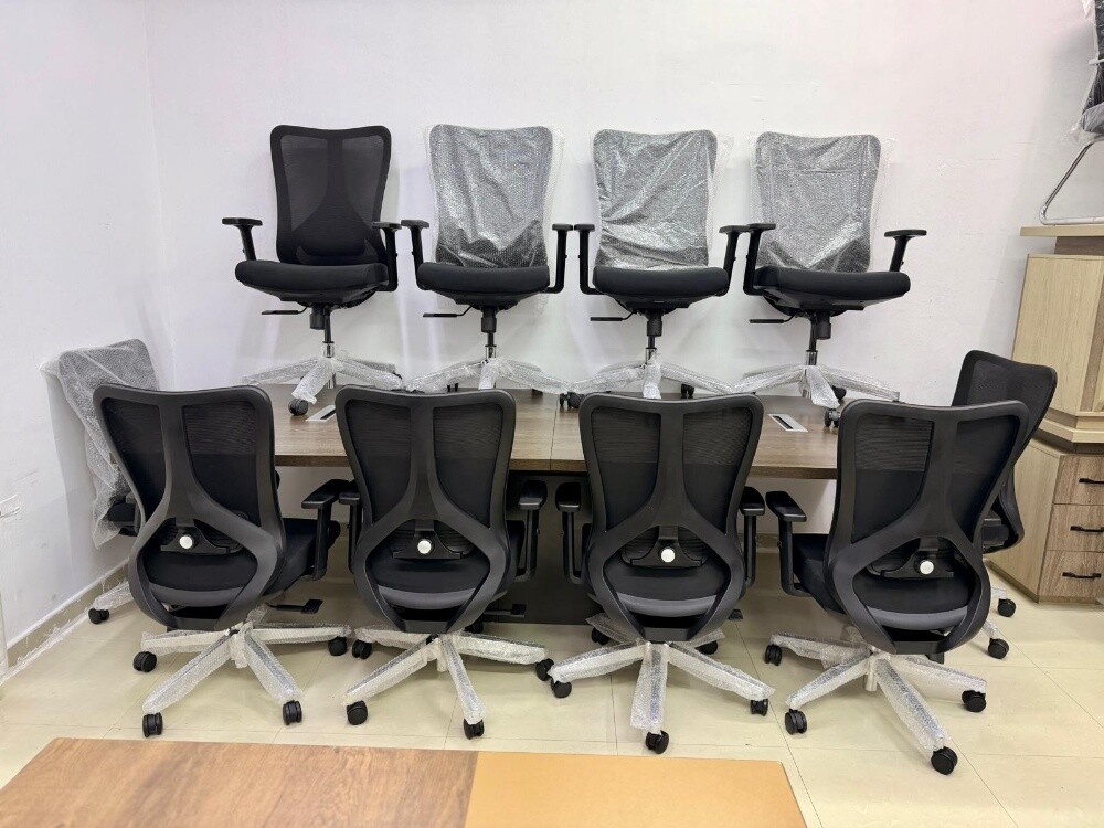 selling Herman Miller Aeron Chair - 4