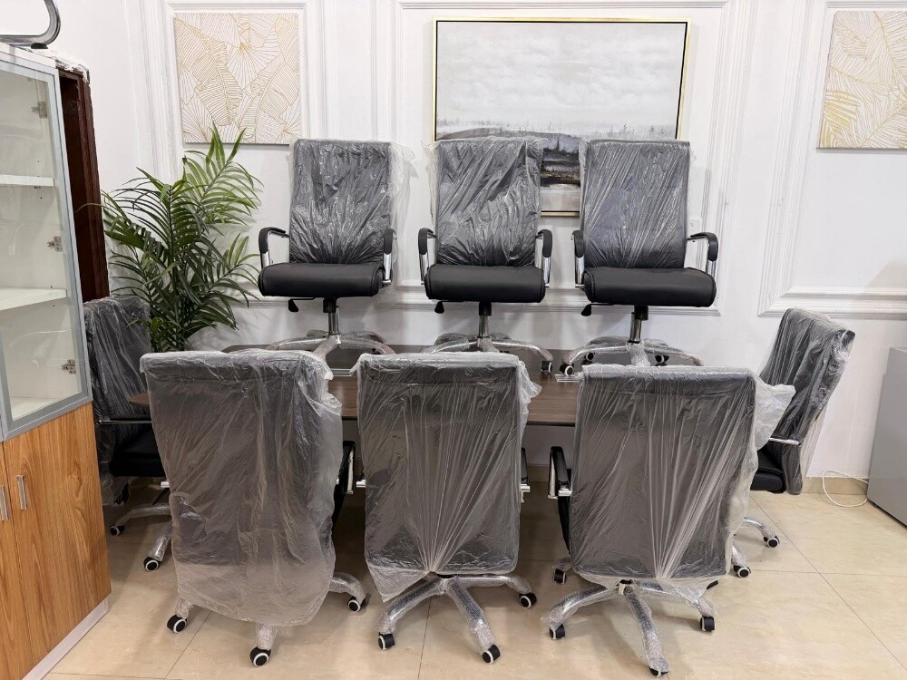 selling Herman Miller Aeron Chair - 9