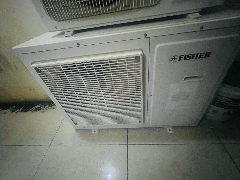 Qatar airways compound AC - 4