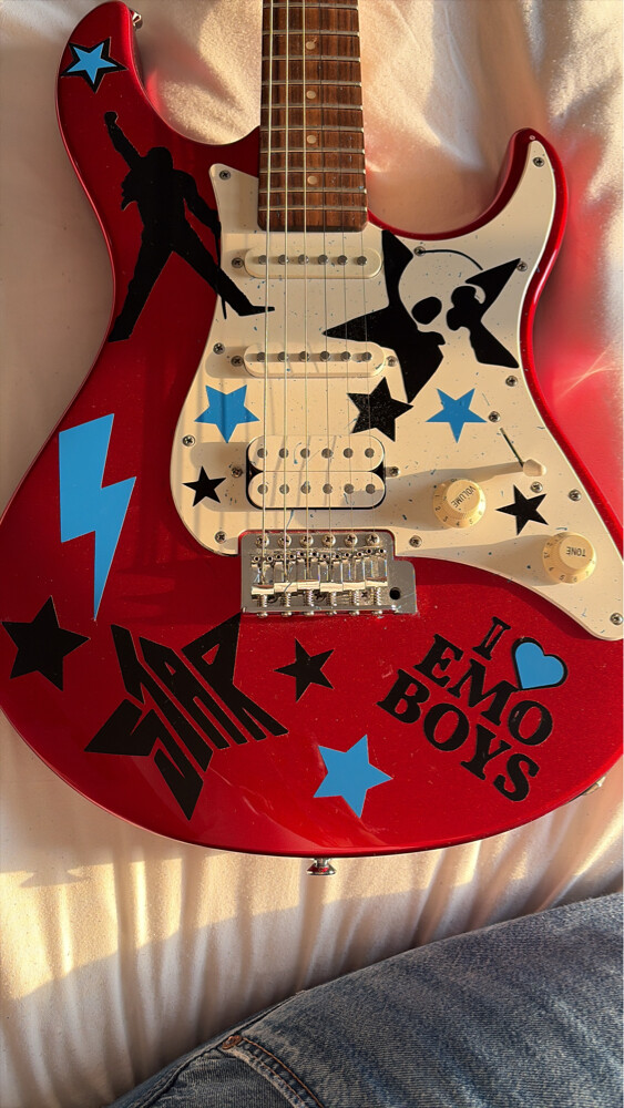 guitar yamaha red - 2