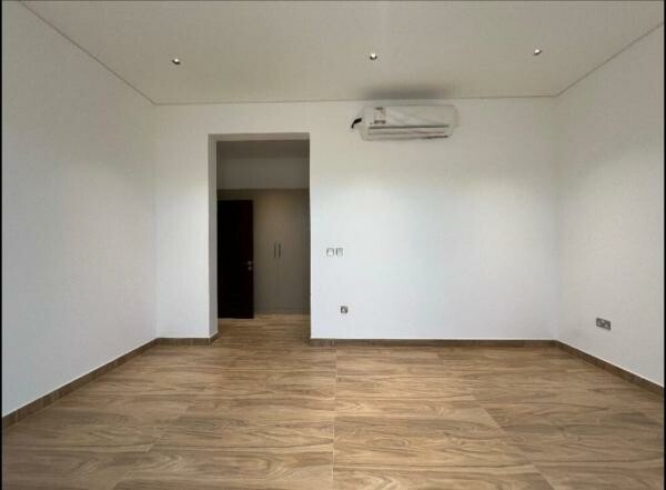 Luxury villa in Al Kheesa - 4