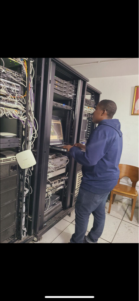 Internet and WiFi technician - 8