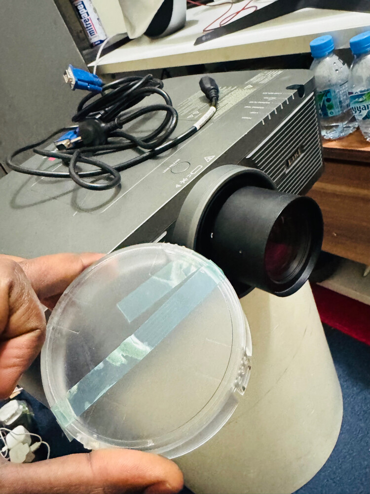 EIKI LC-XL200A projector 6000 lumen - 4