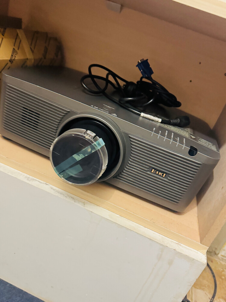 EIKI LC-XL200A projector 6000 lumen - 5