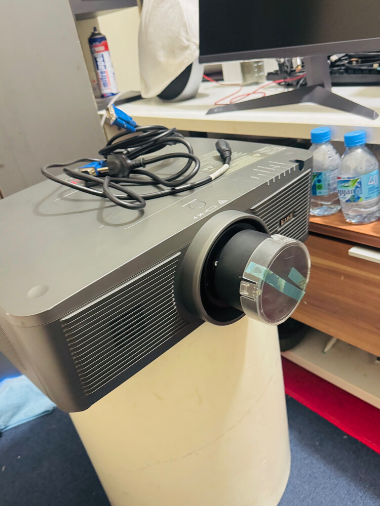 EIKI LC-XL200A projector 6000 lumen - 7