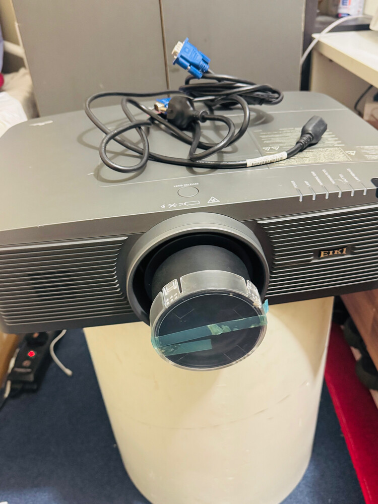 EIKI LC-XL200A projector 6000 lumen - 2