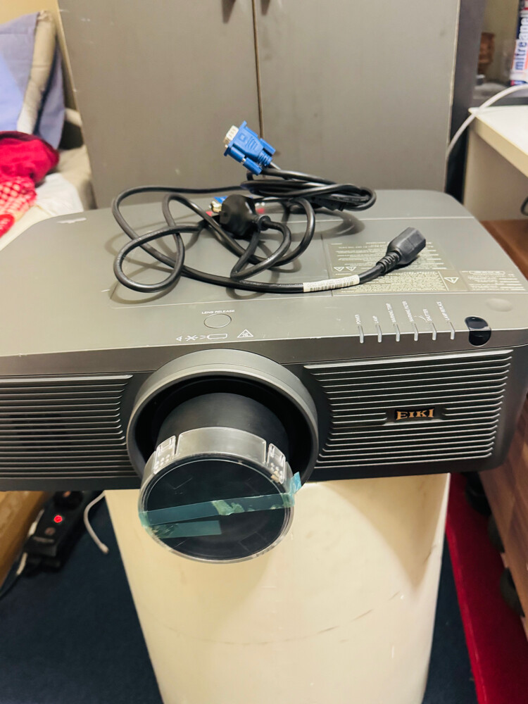 EIKI LC-XL200A projector 6000 lumen - 6