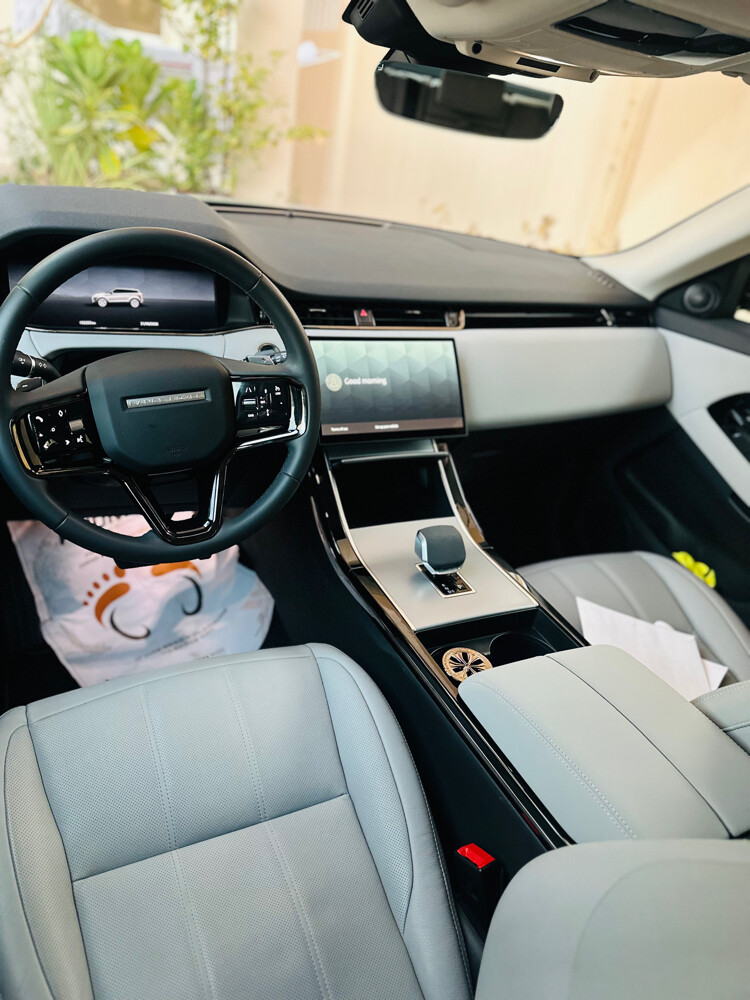 Range Rover Evoqu 2024 dynamic  - 2
