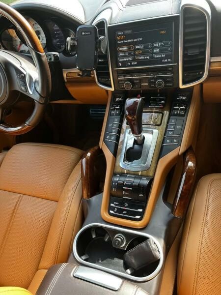 Porsche Cayenne Turbo 2012 - 7