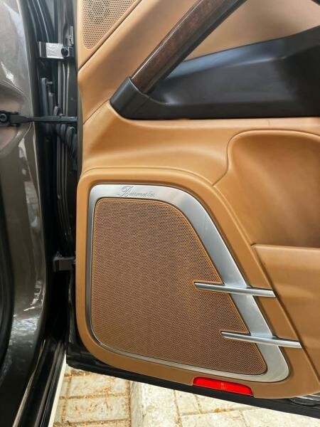Porsche Cayenne Turbo 2012 - 6