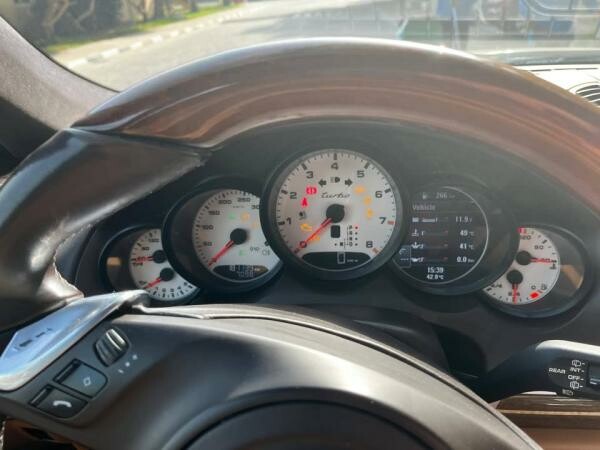 Porsche Cayenne Turbo 2012 - 8