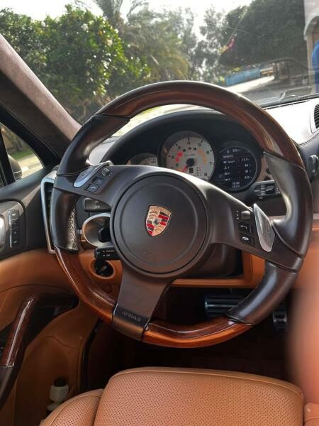 Porsche Cayenne Turbo 2012 - 11