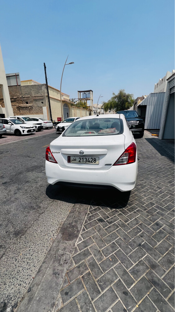 Nissan Sunny - 2