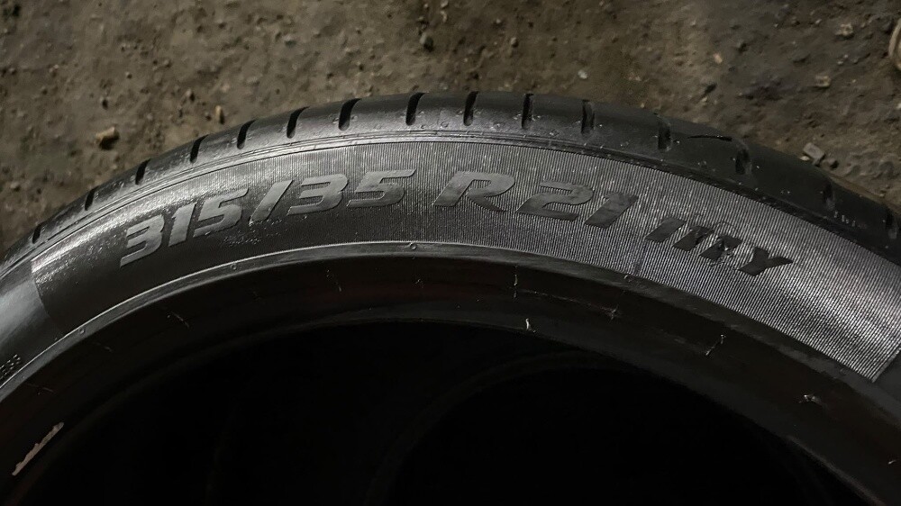 front 275/40/21. back 315/35/21 - 8