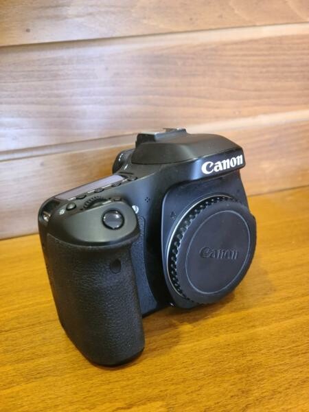 Canon 80D camera + 18-135 lens - 3