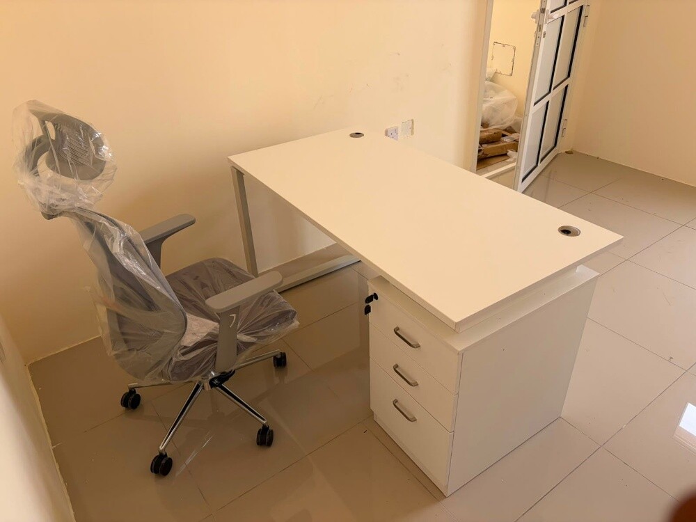 Modern Office desk (new) - 7