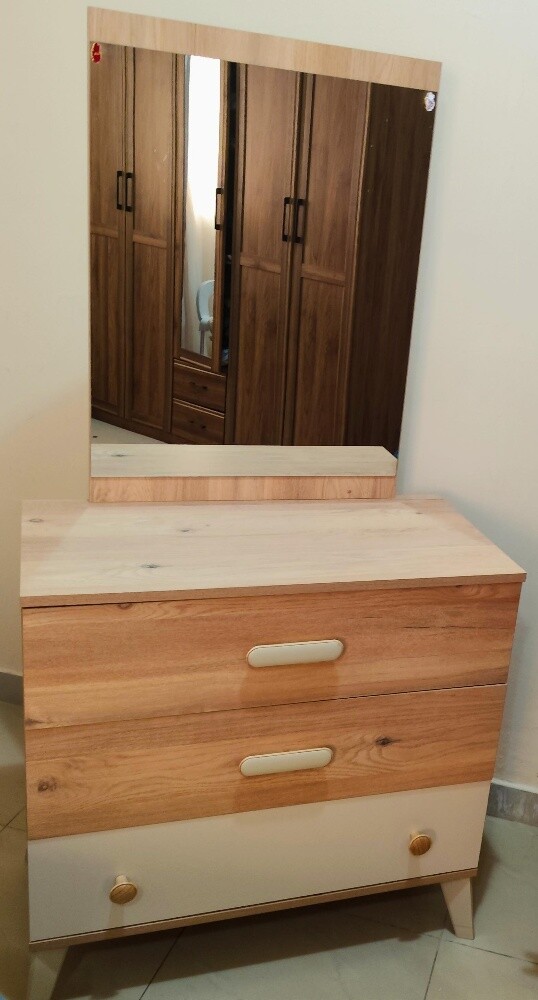Drawers with Mirror - 1