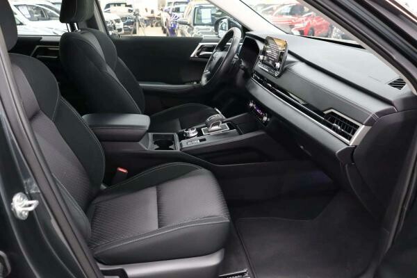 2025 Mitsubishi Outlander - 15