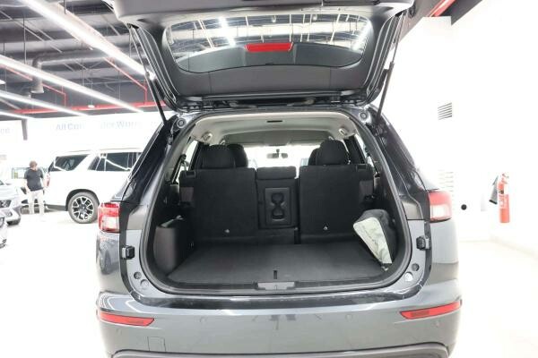 2025 Mitsubishi Outlander - 9