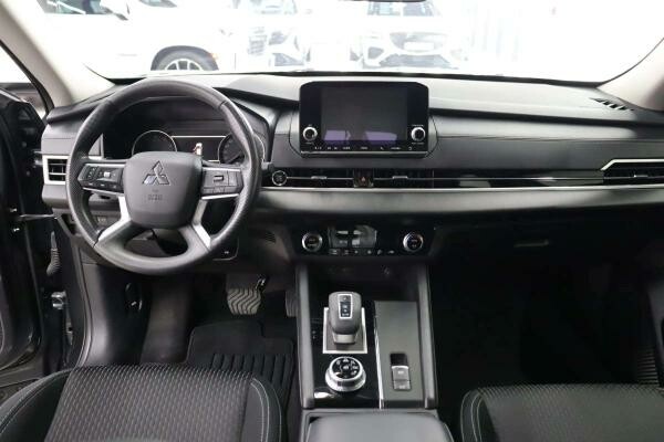 2025 Mitsubishi Outlander - 8