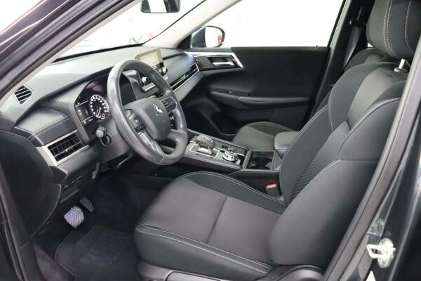 2025 Mitsubishi Outlander - 13