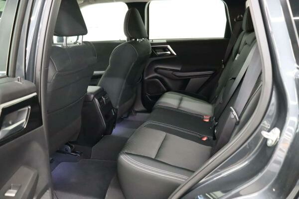2025 Mitsubishi Outlander - 12