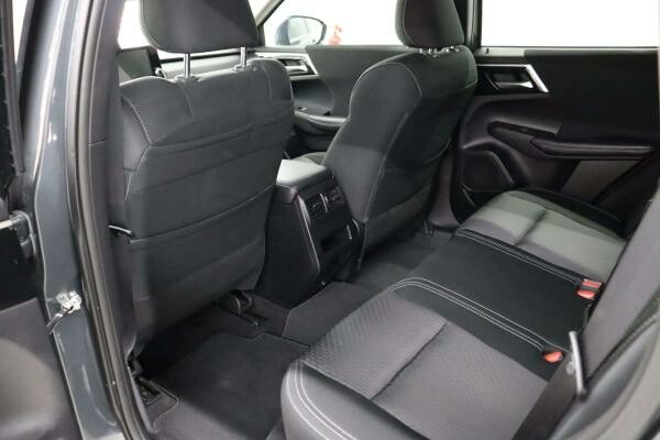 2025 Mitsubishi Outlander - 10