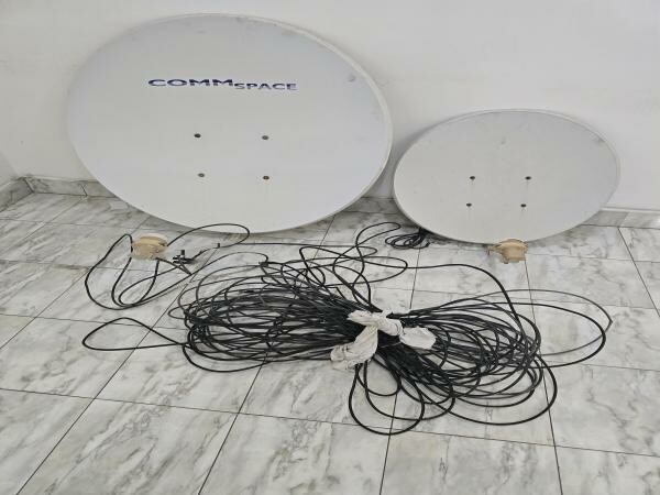 2 Satellite Dishes - 6
