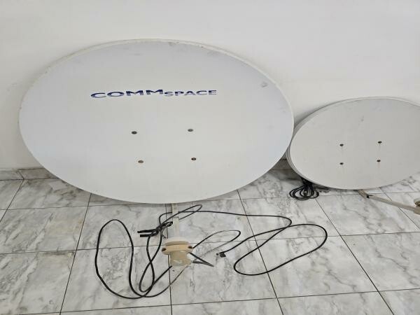 2 Satellite Dishes - 4