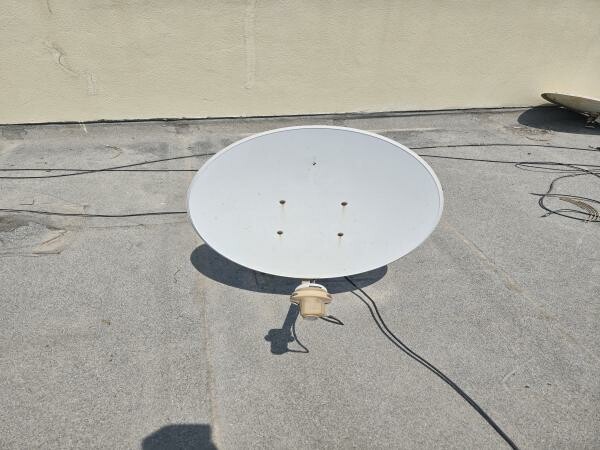 2 Satellite Dishes - 3