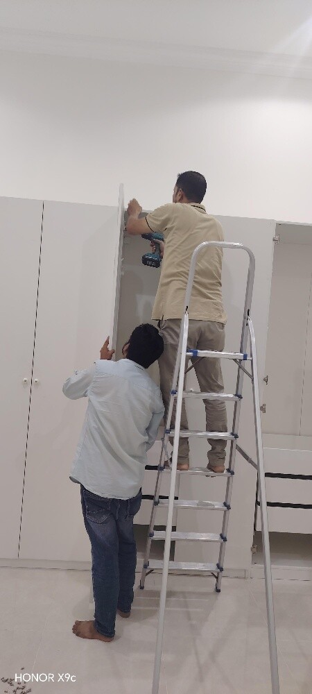نجار متخصص في تفكيك وتركيب وإصلاح - 1