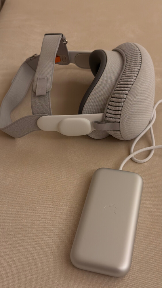 Apple Vision Pro - 2