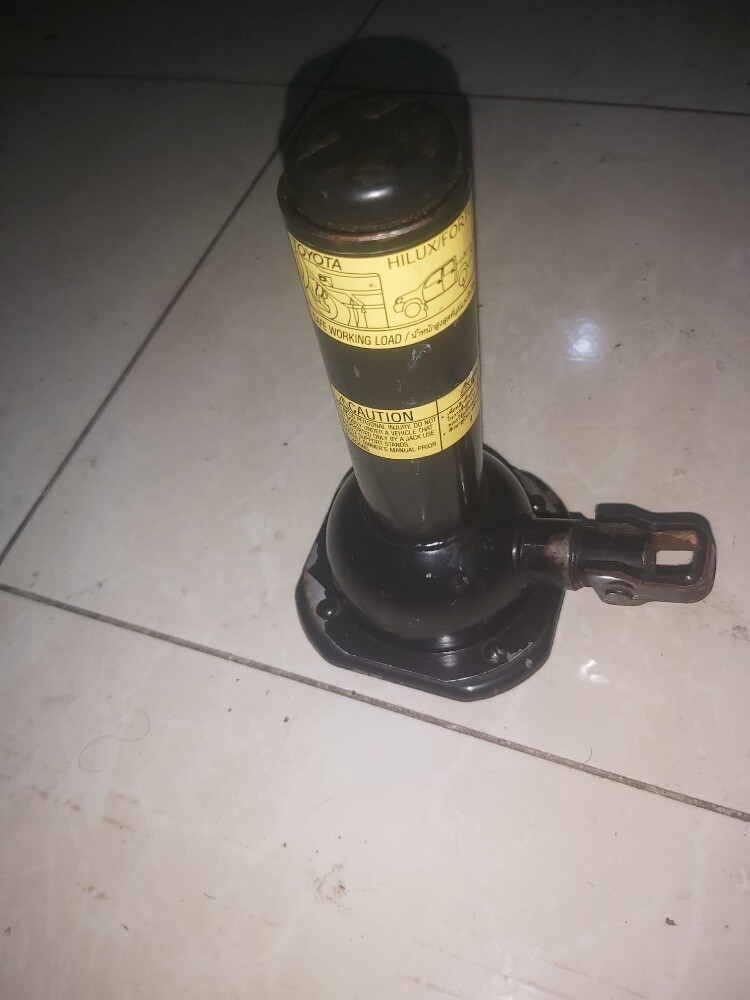 car jack original - 1