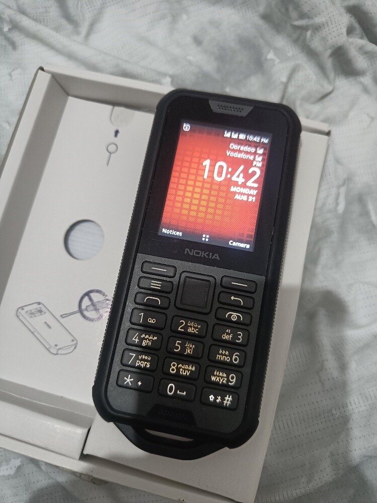 Nokia 800 Tough like new - 4