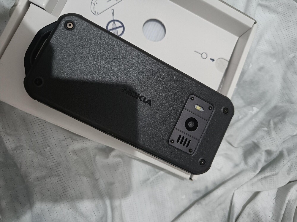 Nokia 800 Tough like new - 3