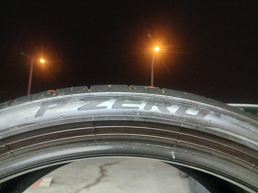 315/35/21 or 285/30/21 Pirelli - 4