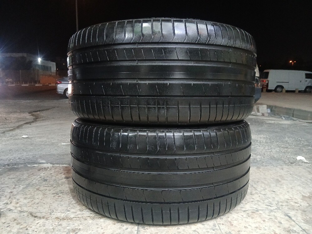 315/35/21 or 285/30/21 Pirelli - 7
