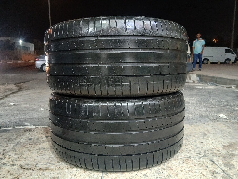 315/35/21 or 285/30/21 Pirelli - 8