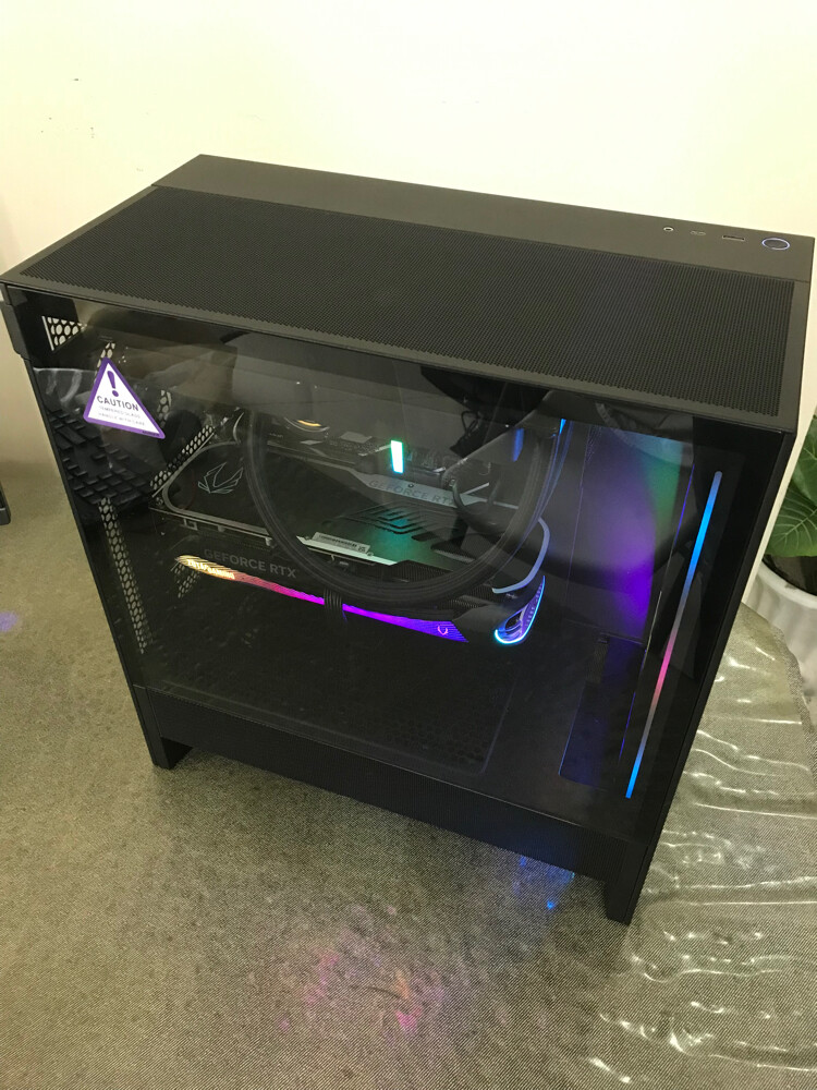 RTX 4070 Gaming Pc with 2k monitor - 8
