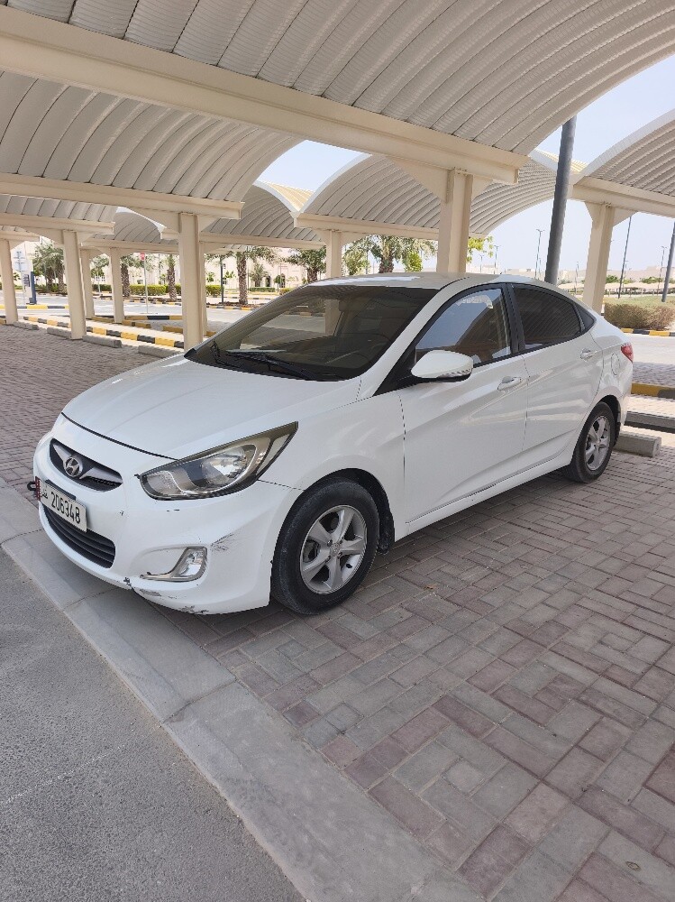 Hyundai Accent - 2