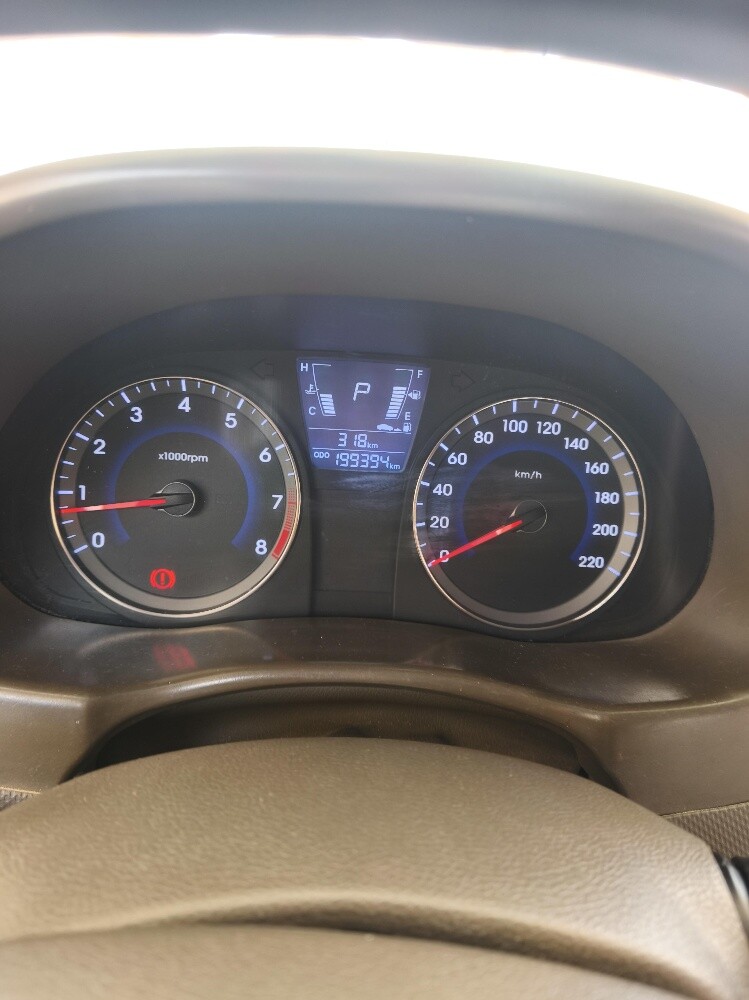 Hyundai Accent - 8