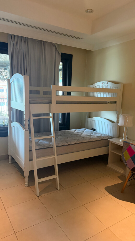 All the furnitures are included - 19