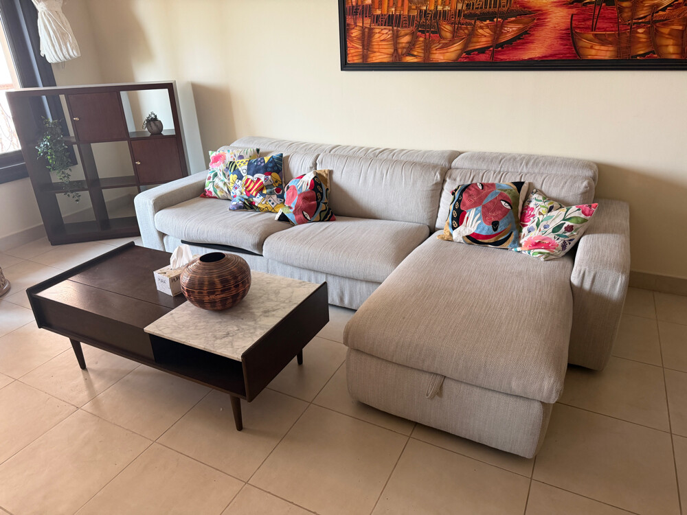 All the furnitures are included - 11