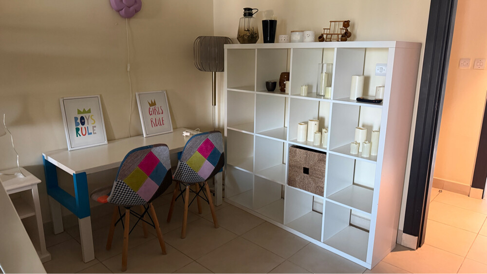 All the furnitures are included - 16