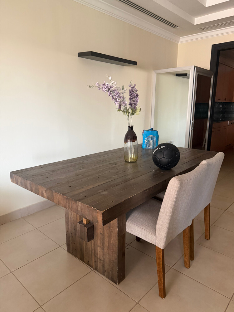 All the furnitures are included - 2