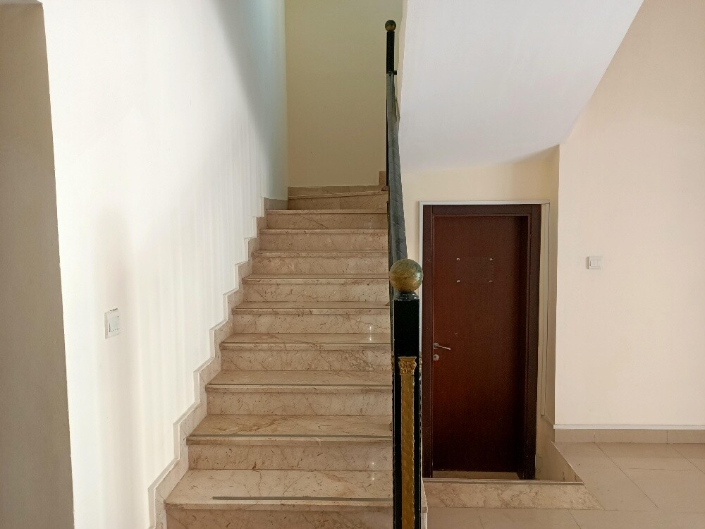 villas (male or female employee - 17