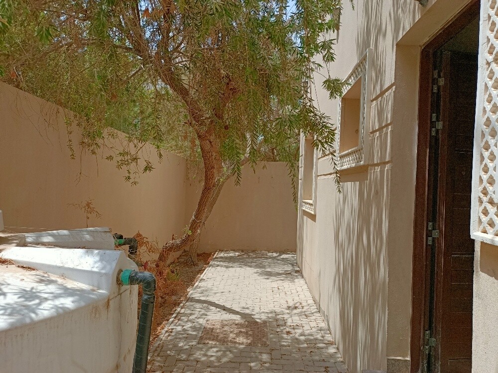 villas (male or female employee - 14