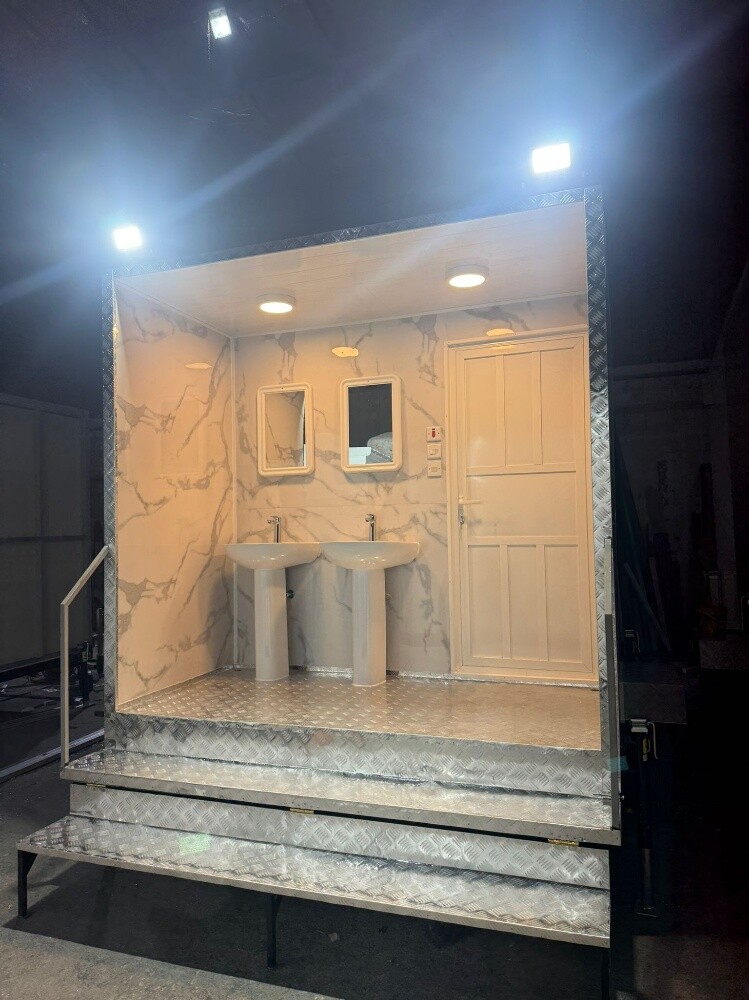 Caravan 3/3 toilet - 7